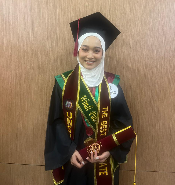 Diapresiasi Kampus, Windi Putri Handina Wisudawan Terbaik Unsultra Tanpa Ujian Skripsi